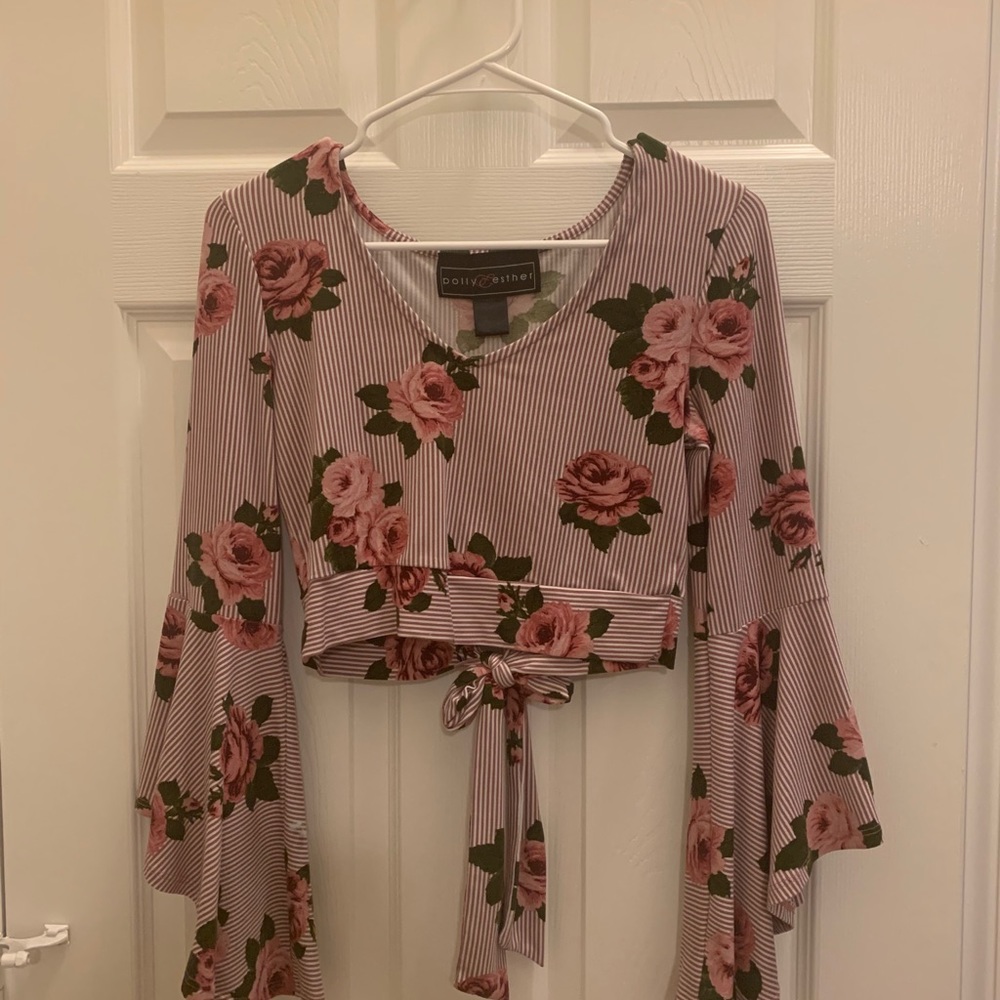 Super cute rose crop top shirt